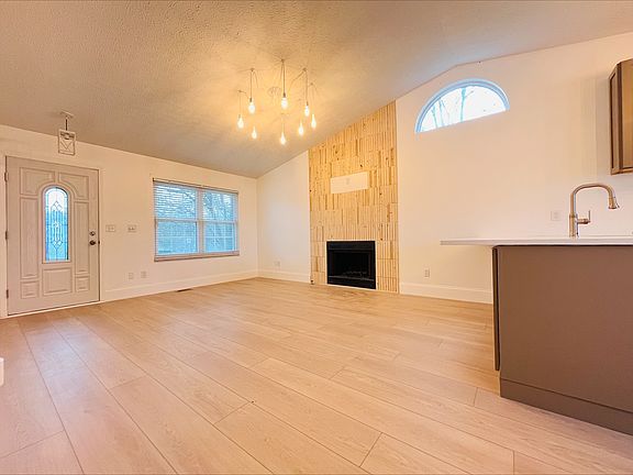4th image of 2056 Barron Blvd