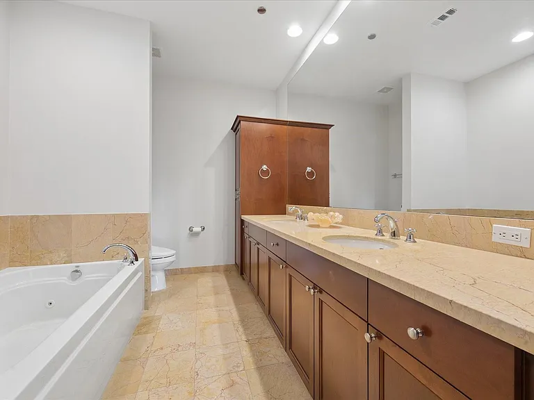 5005 Hidalgo St #210 — Photo 18