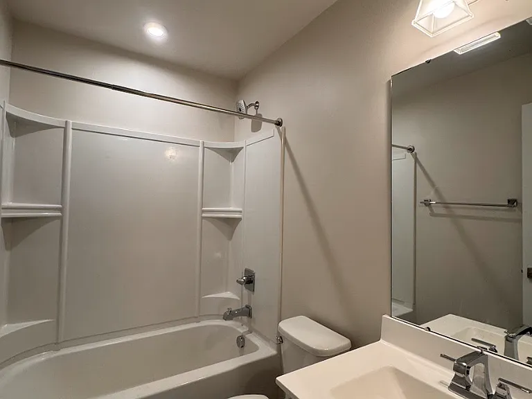123 Roundtree Dr — Photo 6