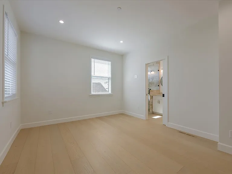 332 Pine Ave — Photo 23