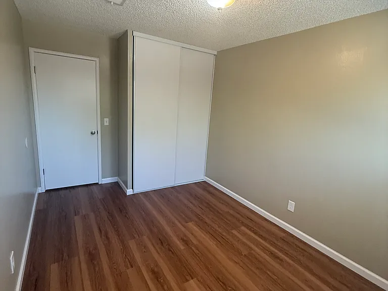 2041 Robin Dr — Photo 12
