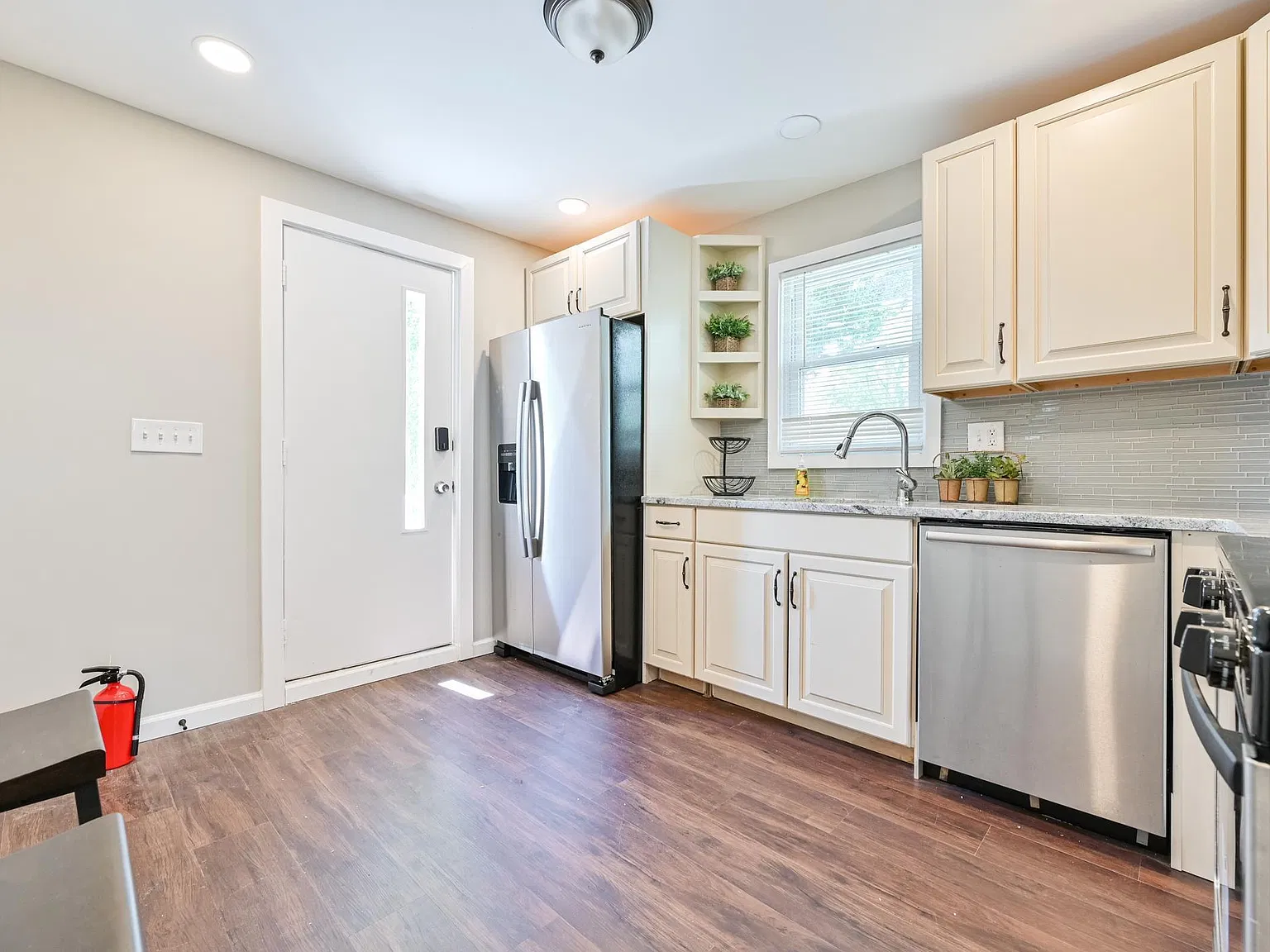 3 bed, 2.0 bath, $2,600 — Photo 3
