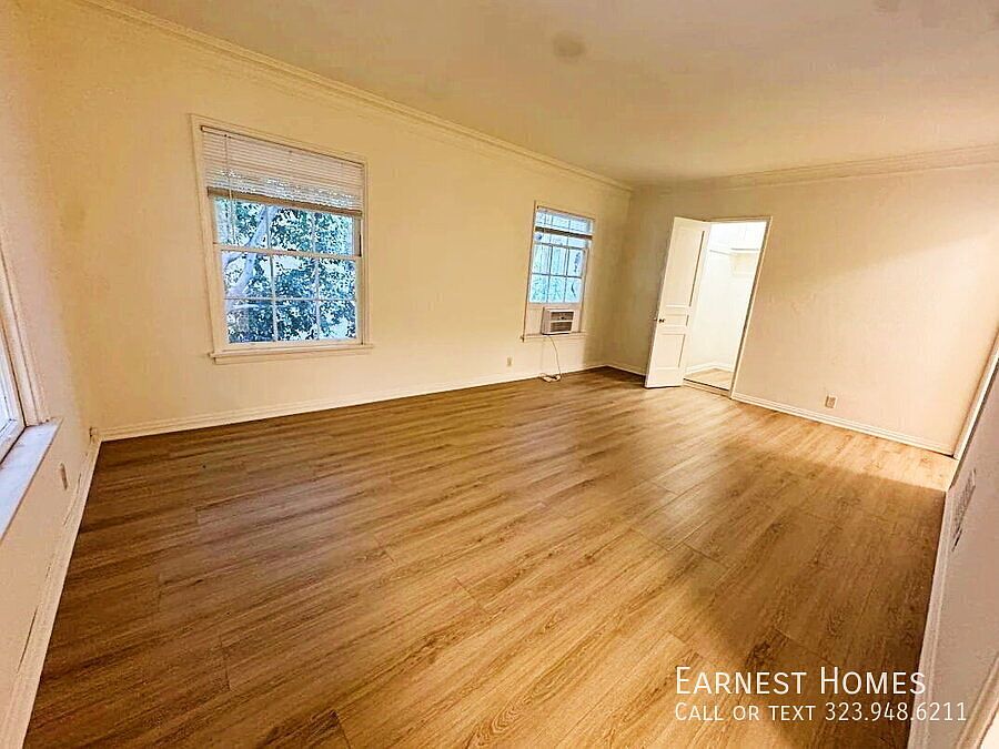 1st image of 127 N Doheny Dr #127.5