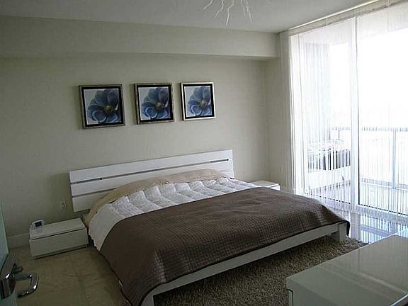 3rd image of 50 Biscayne Blvd APT 2708