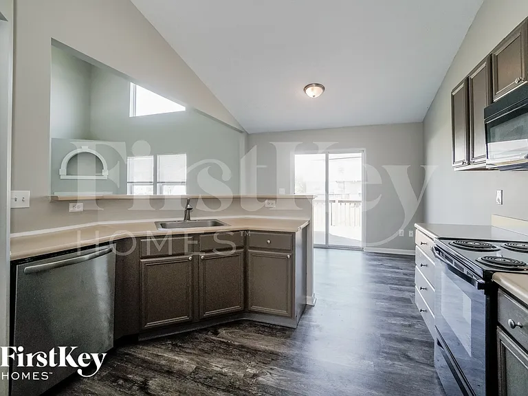 3253 Kady Ln — Photo 9