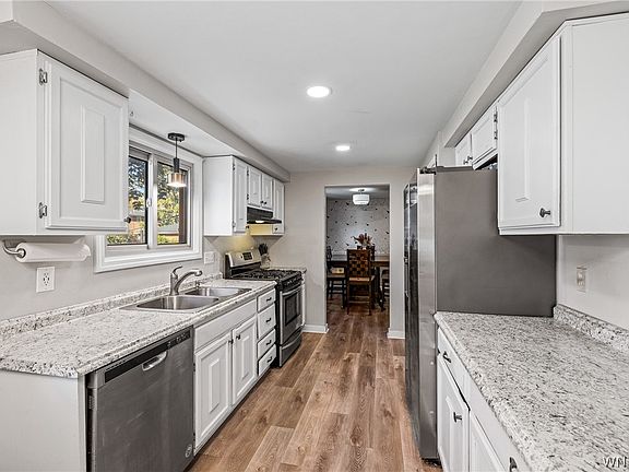 4th image of 353 Vine Ln