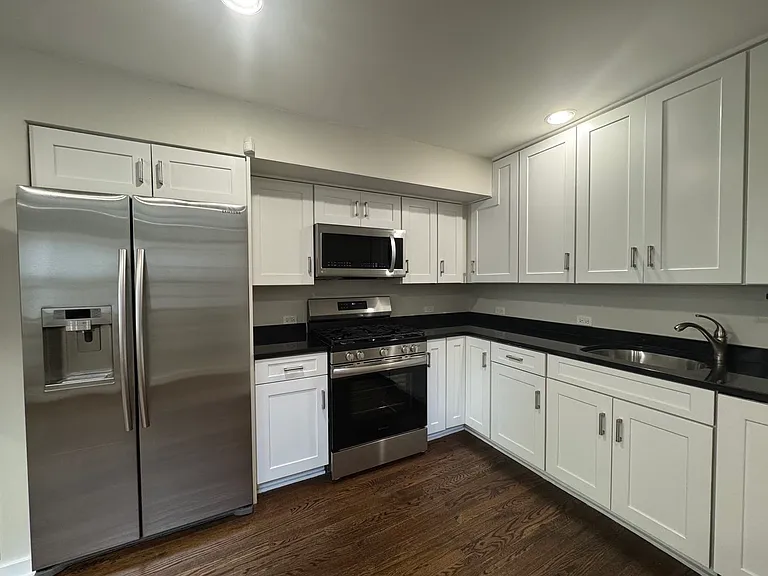 1902 W Cortland St — Photo 5