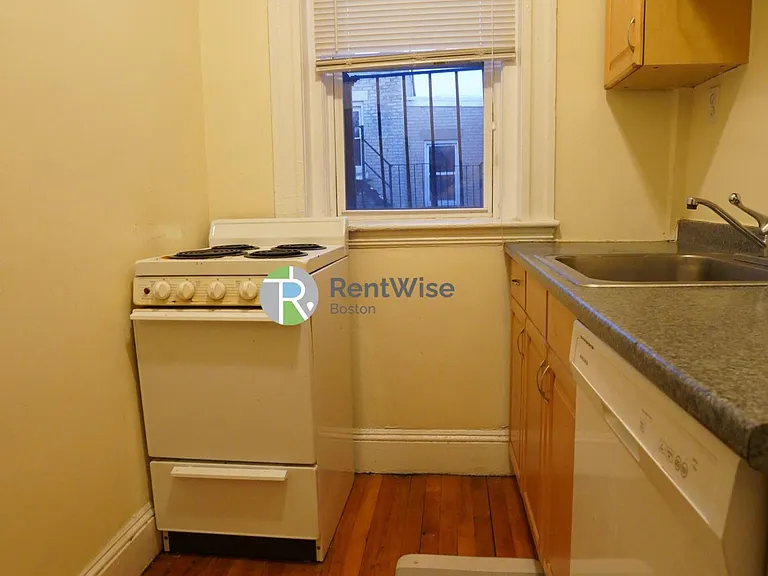 1844 Commonwealth ave — Photo 13