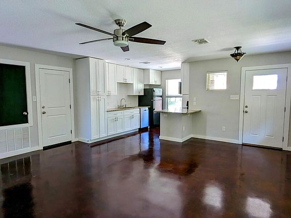 5th image of 11103 Elm St