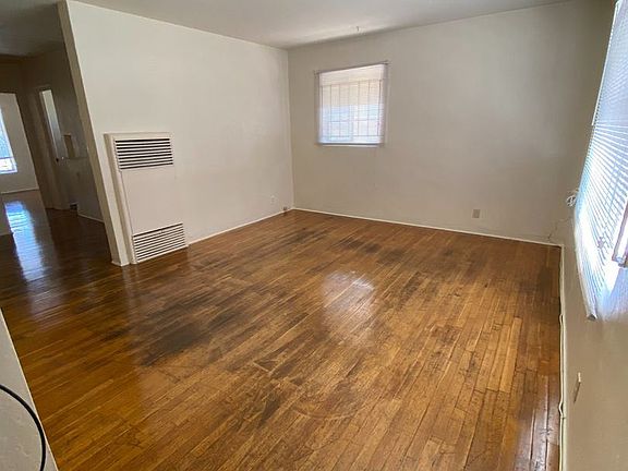 2nd image of 117 Mesa St SE #2