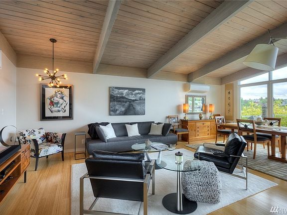 Spacious light living space