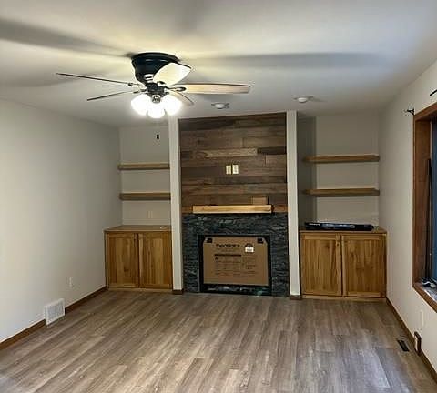 2nd image of 802 E Woodland Trl
