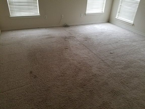 4th image of 300 Peachtree Ln