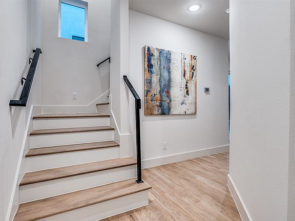 2nd image of 2906 Hawthorne Ave #104