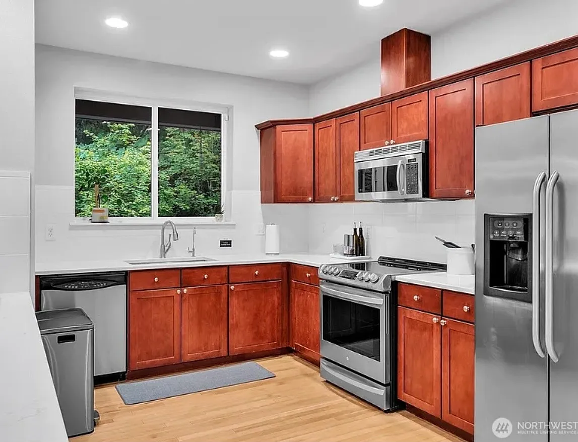 2 bed, 2.5 bath, 1300 sqft, $3,300 — Photo 3