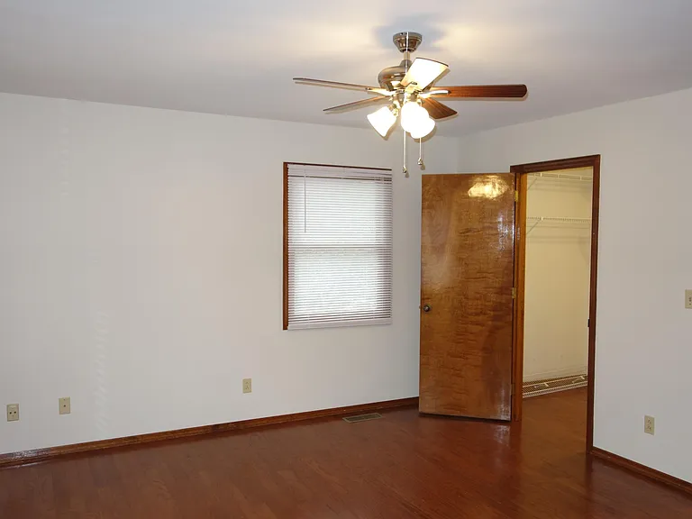 Bedroom & Walk-In Closet
