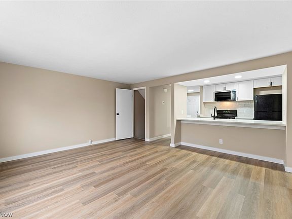 4th image of 218 Regina Dr