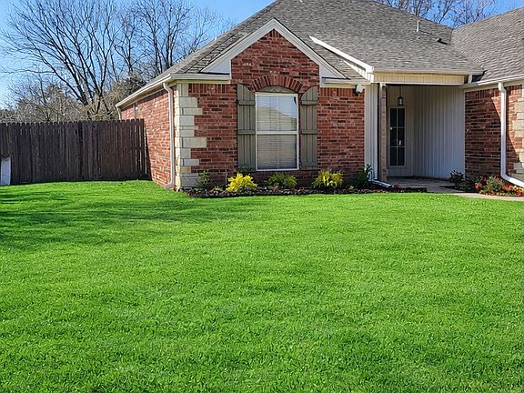 2nd image of 2533 N Trafalger Dr