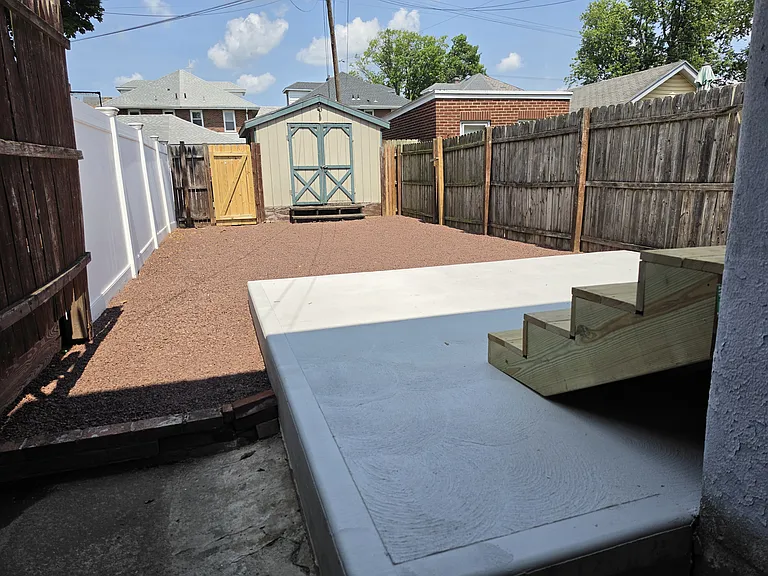 525 E Laurel St — Photo 16