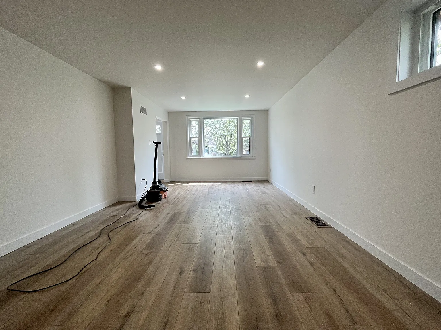 Main Floor - 34 Hodge St Thunder Bay ON P7B 4H1 — Photo 4