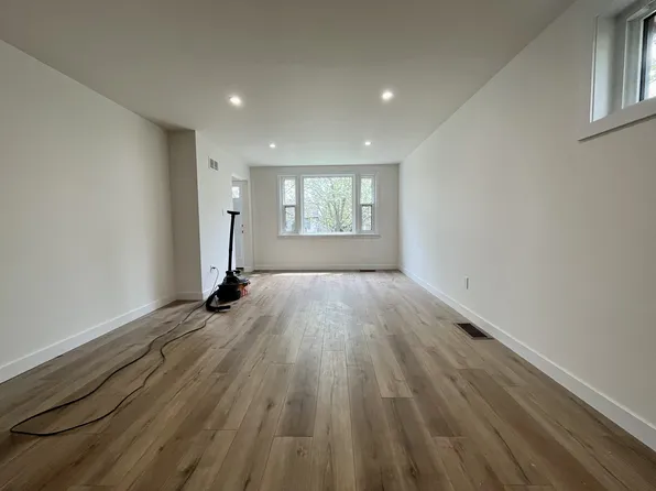 34 Hodge St, Thunder Bay, ON P7B 4H1