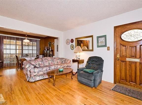 2nd image of 481 Valmore Ave