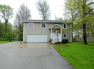 887 Woodside Dr, Holland, MI 49424