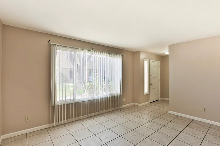 3 bed, 2.5 bath, 1408 sqft, $1,995 — Photo 4