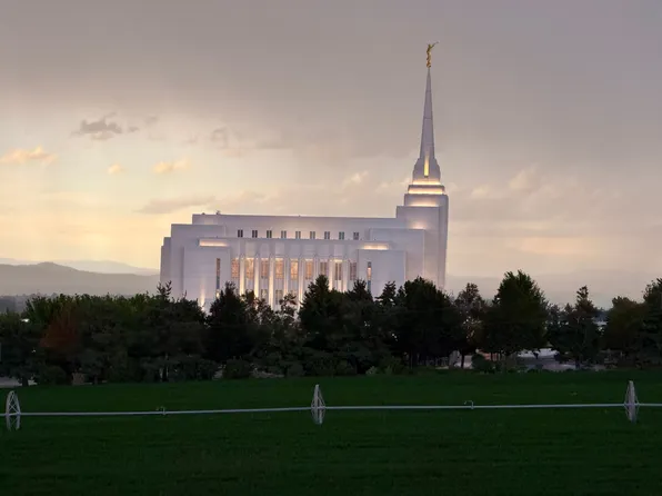 185 Crestview St, Rexburg, ID 83440