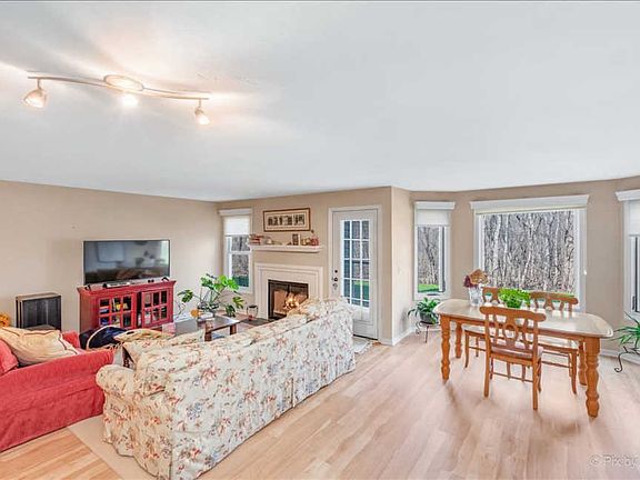 3rd image of 1840 Fox Run Dr Unit A