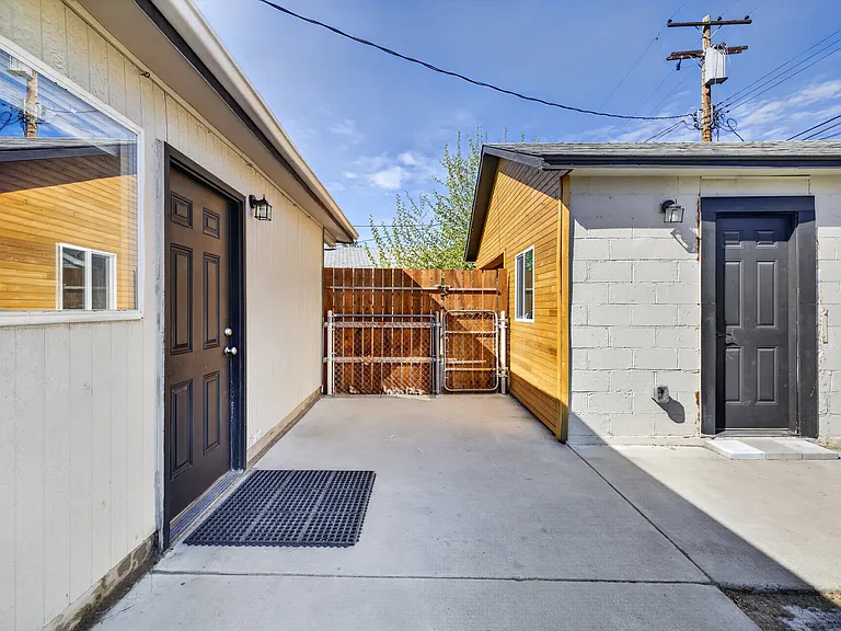 810 Smith Ave — Photo 2