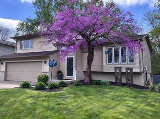 3928 Mary Lynn Dr, Urbandale, IA 50322