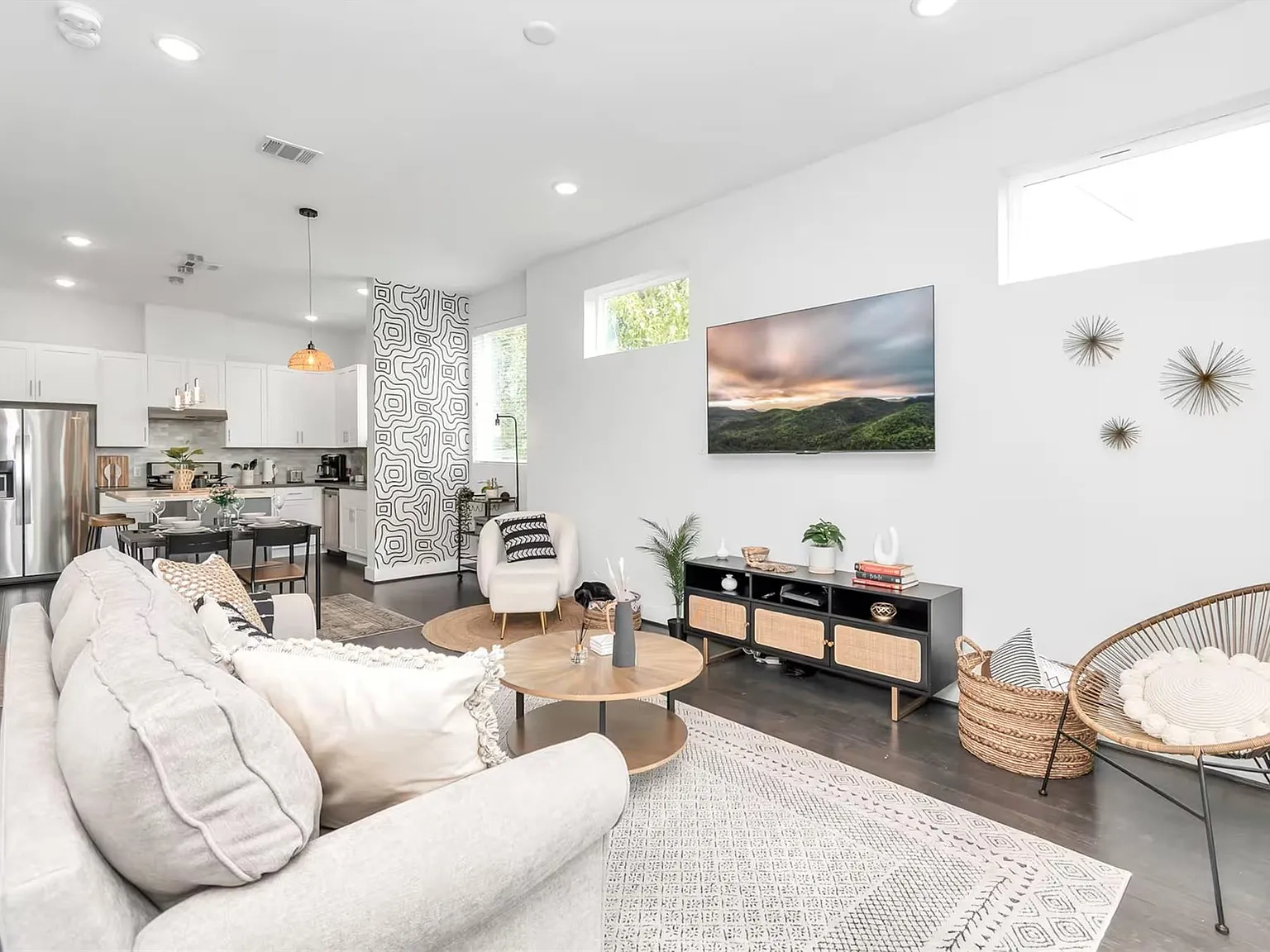 3 bed, 3.5 bath, 1767 sqft, $2,500 — Photo 3