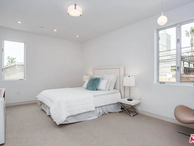 1217 Cabrillo Ave — Photo 17