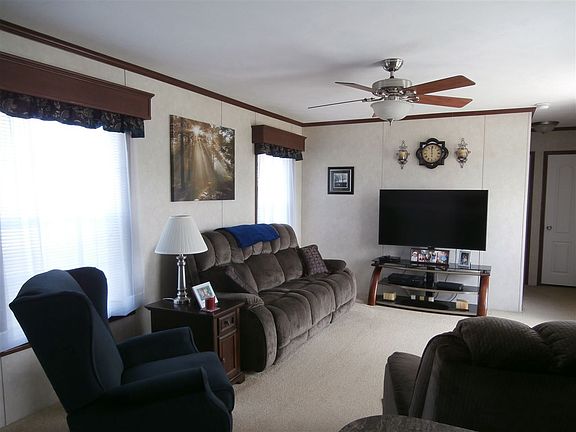 5th image of 51 Margaret Dr