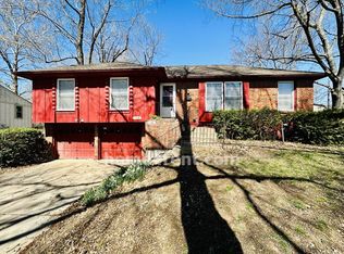 11038 Greenwood Rd, Kansas City, MO 64134
