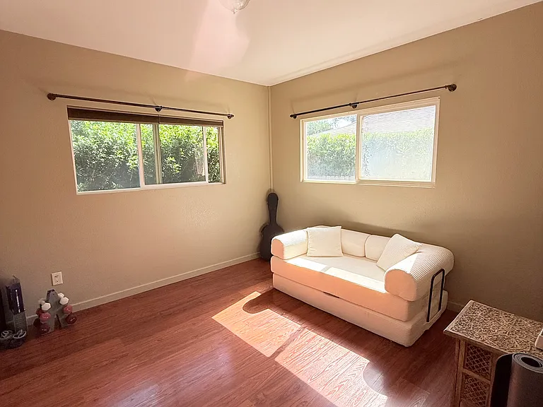 Second bedroom with pull-out couch (queen size). In addition, a single mattress can be found in the room