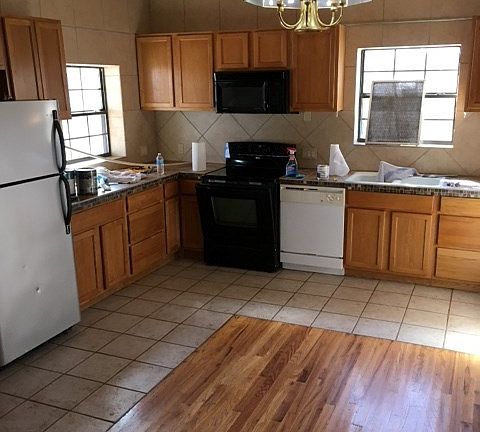 4th image of 2410 Memorial Blvd