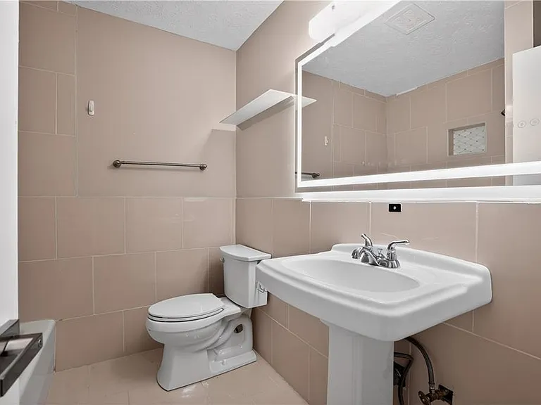 105 Glen Acres Ct — Photo 13