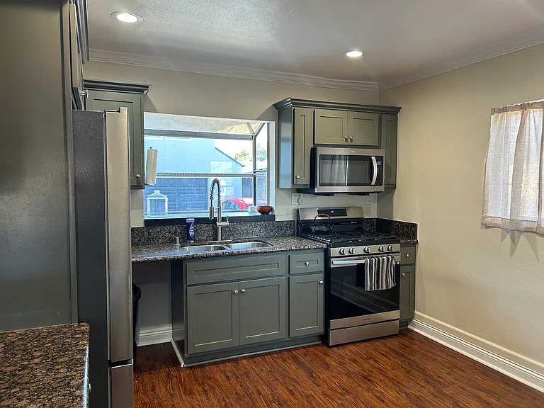 1915 W Vernon Ave — Photo 15