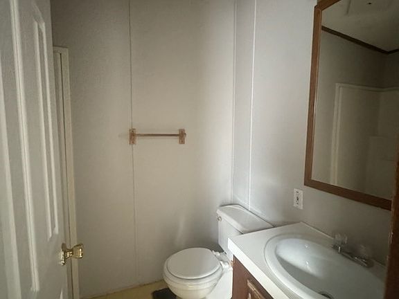 4th image of 153 Oak St