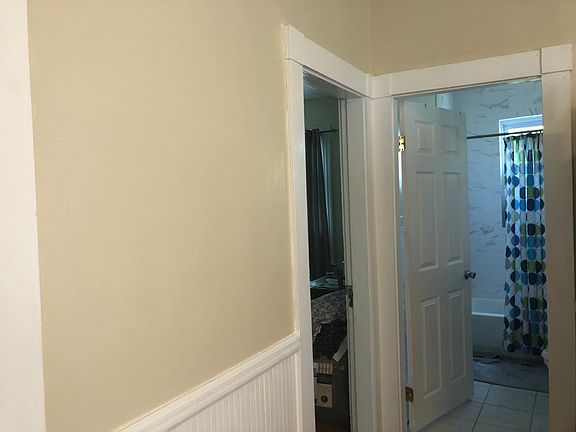 Bathroom next to bedroom 4