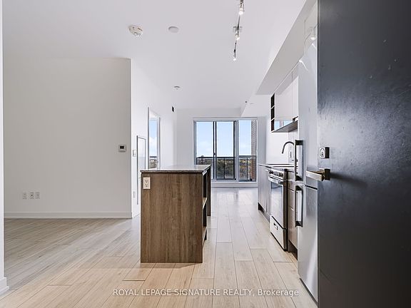 4th image of 31 Tippett Rd #1112