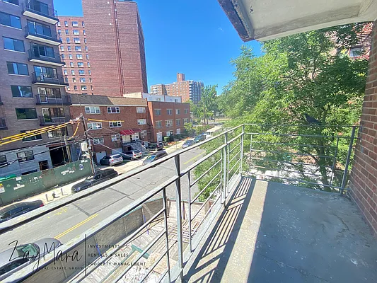 Rented by ZAYMARA Real Estate Group LLC | media 34