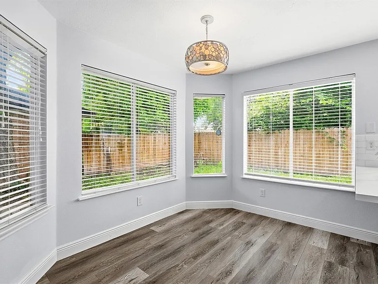 7815 Royan Dr — Photo 11