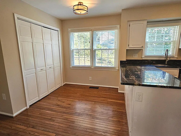 6413 Four Oaks Ln — Photo 13