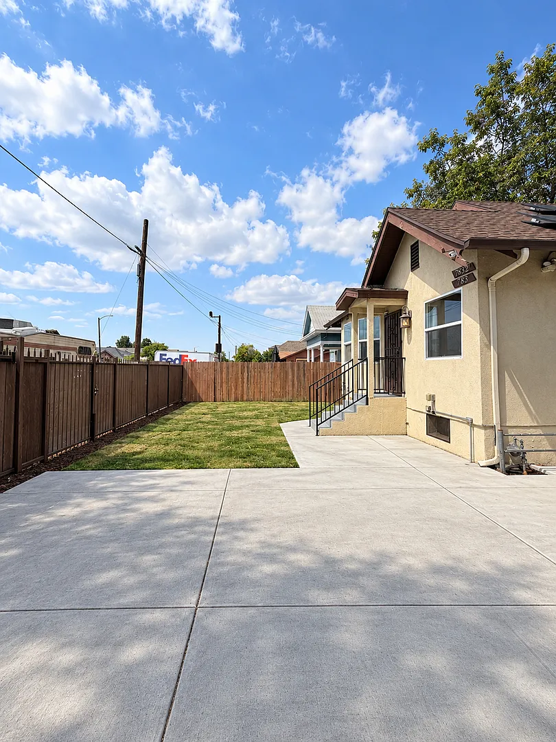Charming 3-Bedroom Los Angeles Home — Photo 2