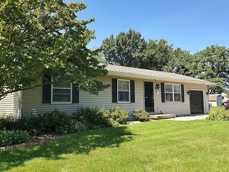 807 S Walnut St — Photo 1