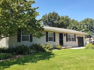 807 S Walnut St, Mahomet, IL 61853