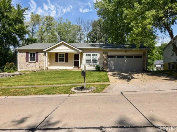 6693 Lesli Mari Ct, Florissant, MO 63033